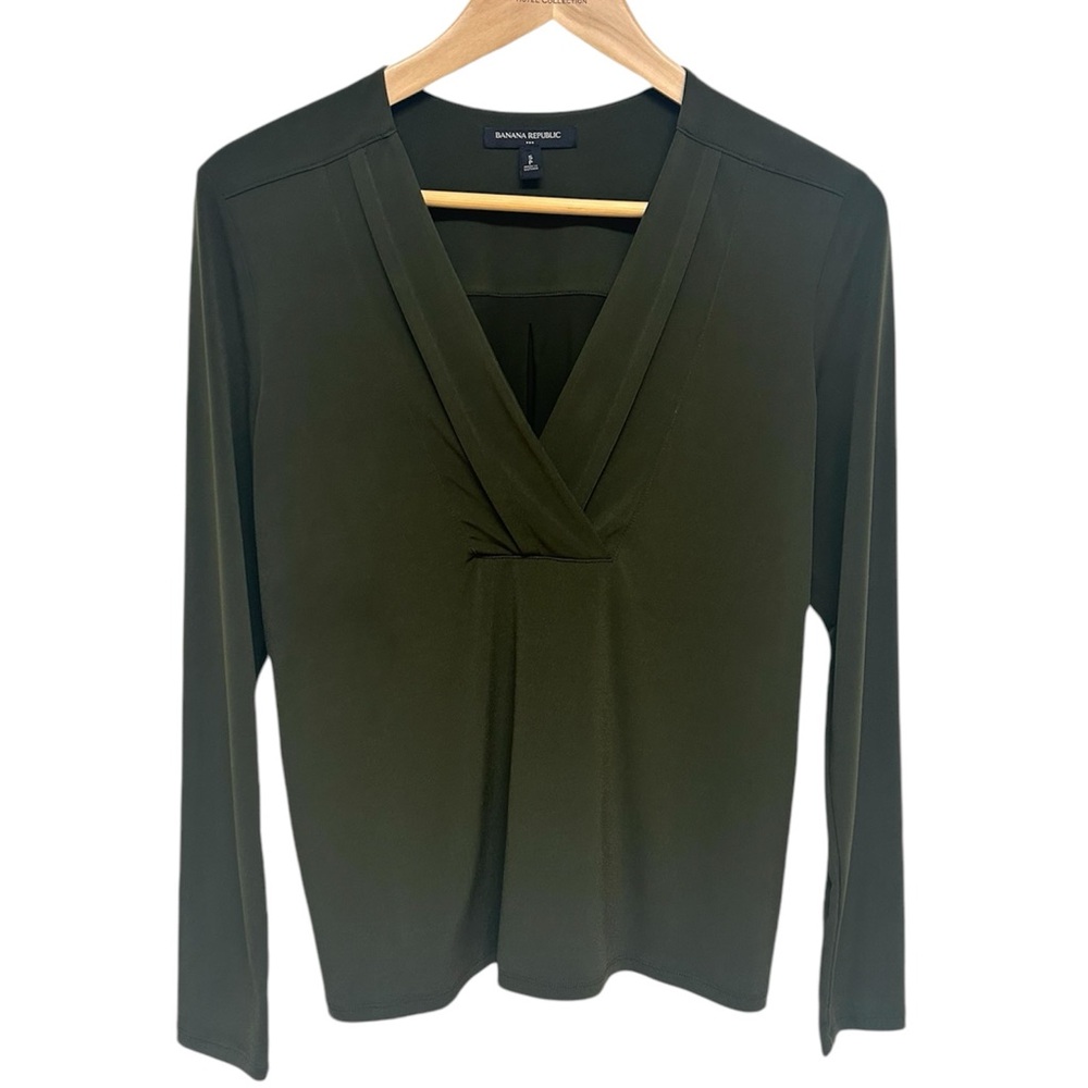 Banana Republic Blouse /V Neckline Long Sleeves (S-M) EUC